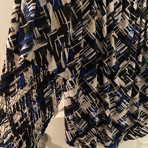 Pretty Patterned work top - Picture 2 of 4